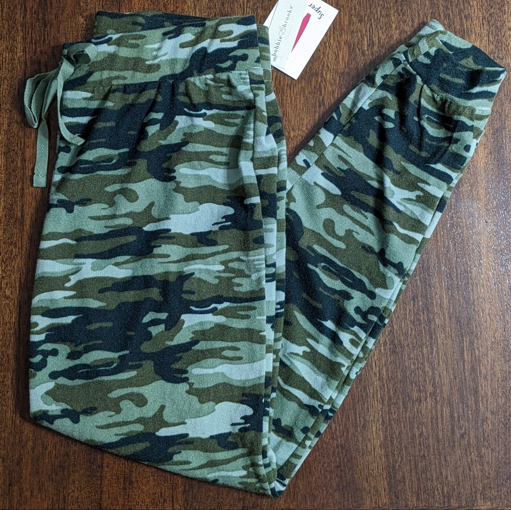 Camo Print Slim Fit Ladies Joggers, Size Medium, NWT